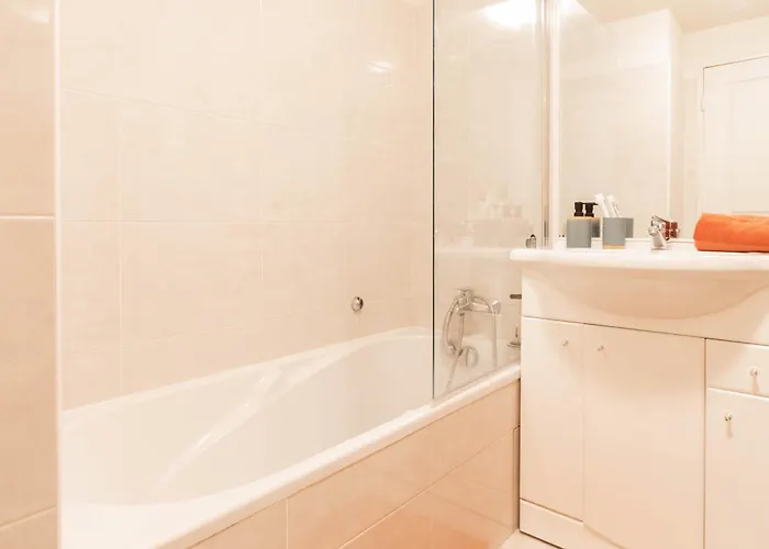 Апартаменти Le Cocon De La Pinede - Proche