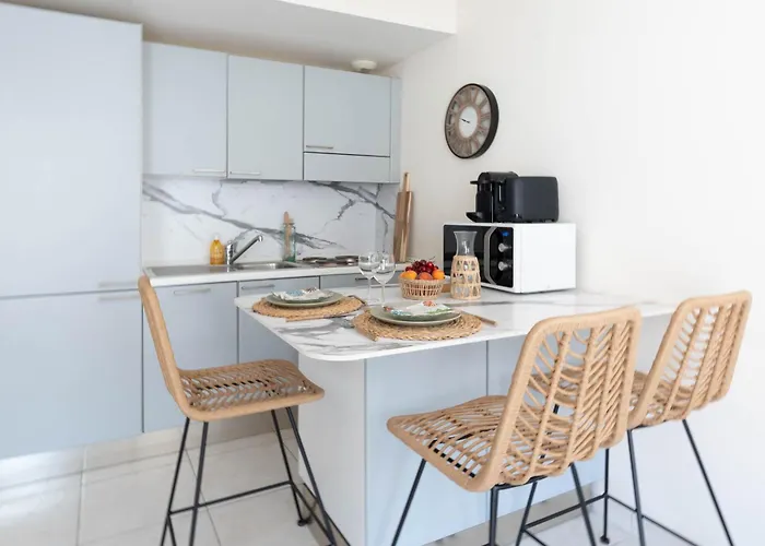 Апартаменти Le Cocon De La Pinede - Proche *