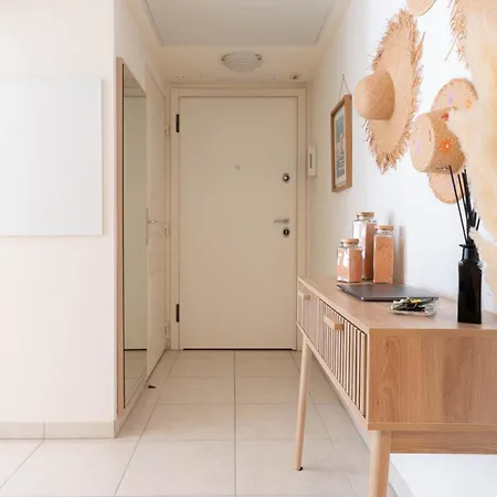 Le Cocon De La Pinede - Proche 아파트