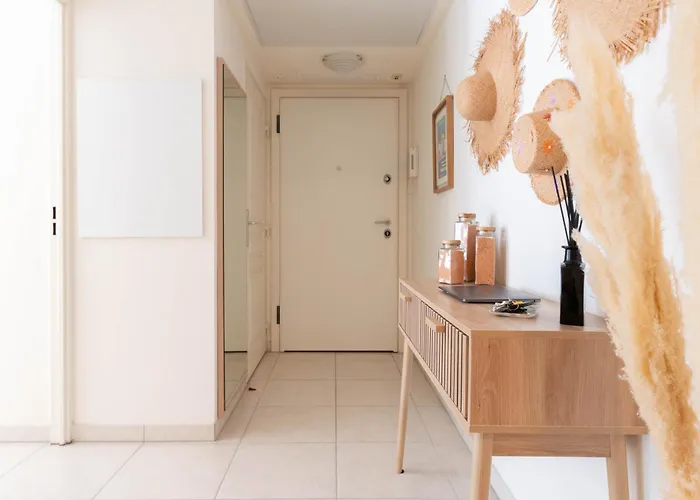 Le Cocon De La Pinede - Proche Lägenhet