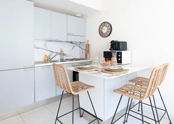 Le Cocon De La Pinede - Proche Lägenhet *