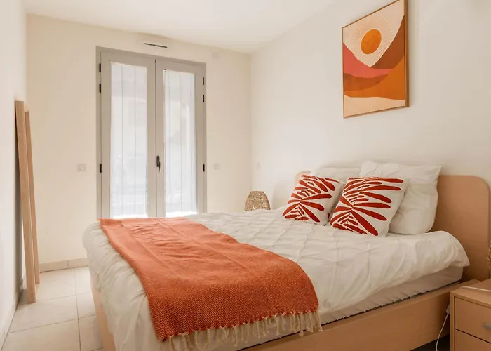 Le Cocon De La Pinede - Proche *