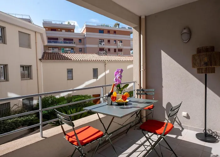 Le Cocon De La Pinede - Proche Lägenhet